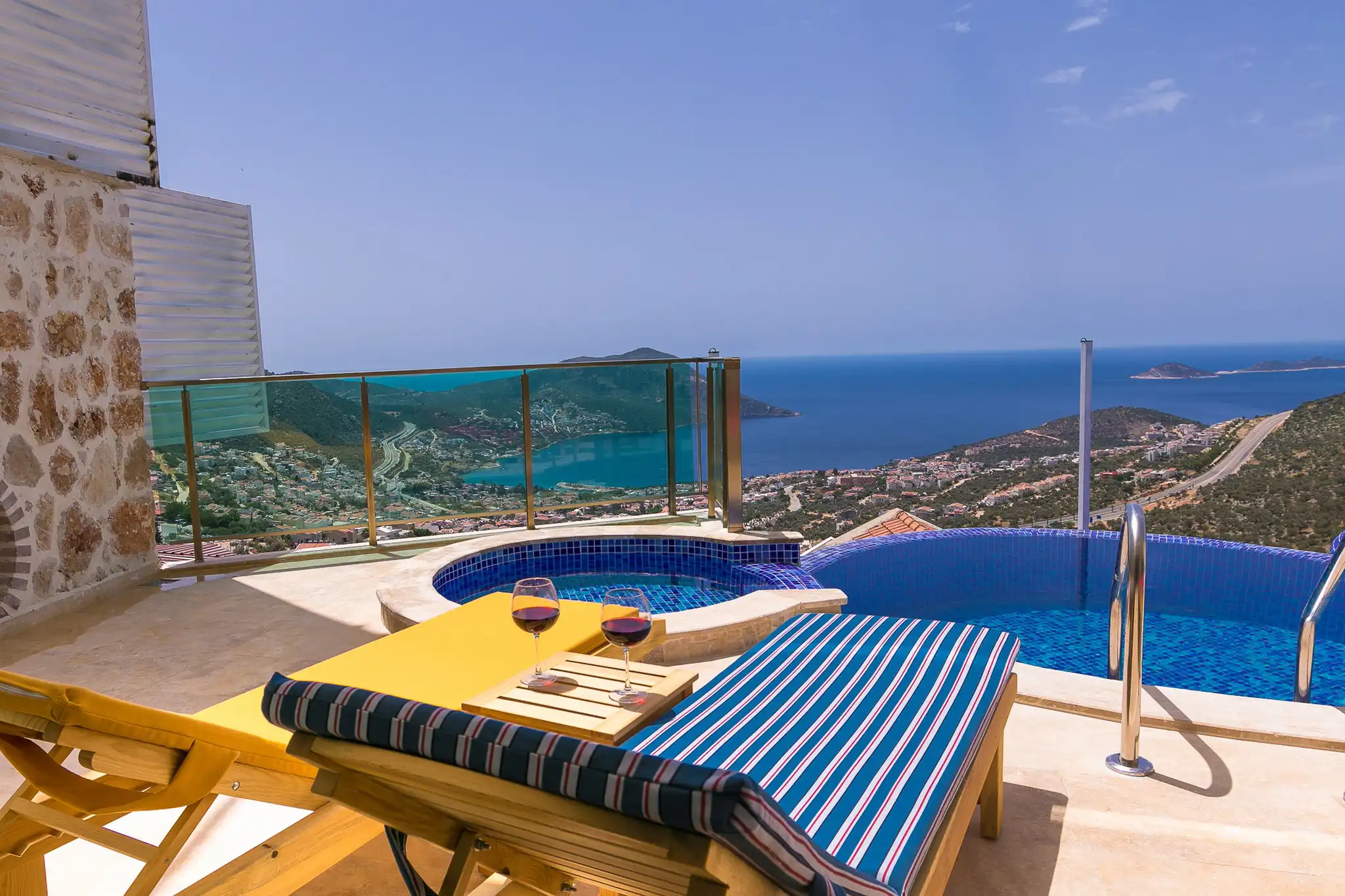 Deniz Manzaralı Kiralık Balayı Villaları