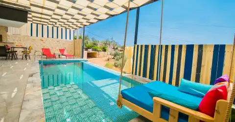 Villa Liza Suit