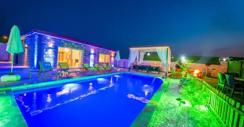 Villa City Of The Night Tas Ev-2