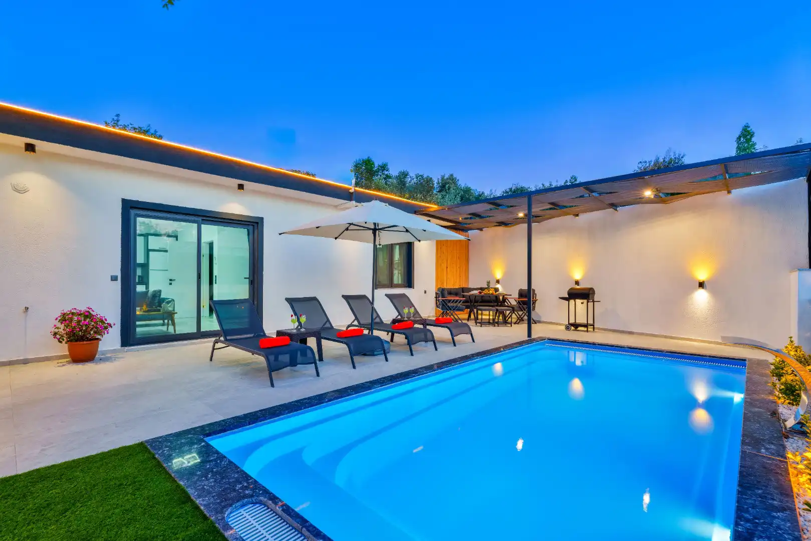 Villa Nar Çiçeği Üzümlü